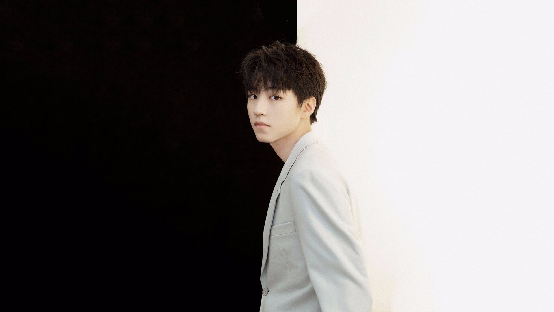 熊猫体育app-女足比赛选手赛场表现稳定，球迷欣喜观望，女足表现很亮眼