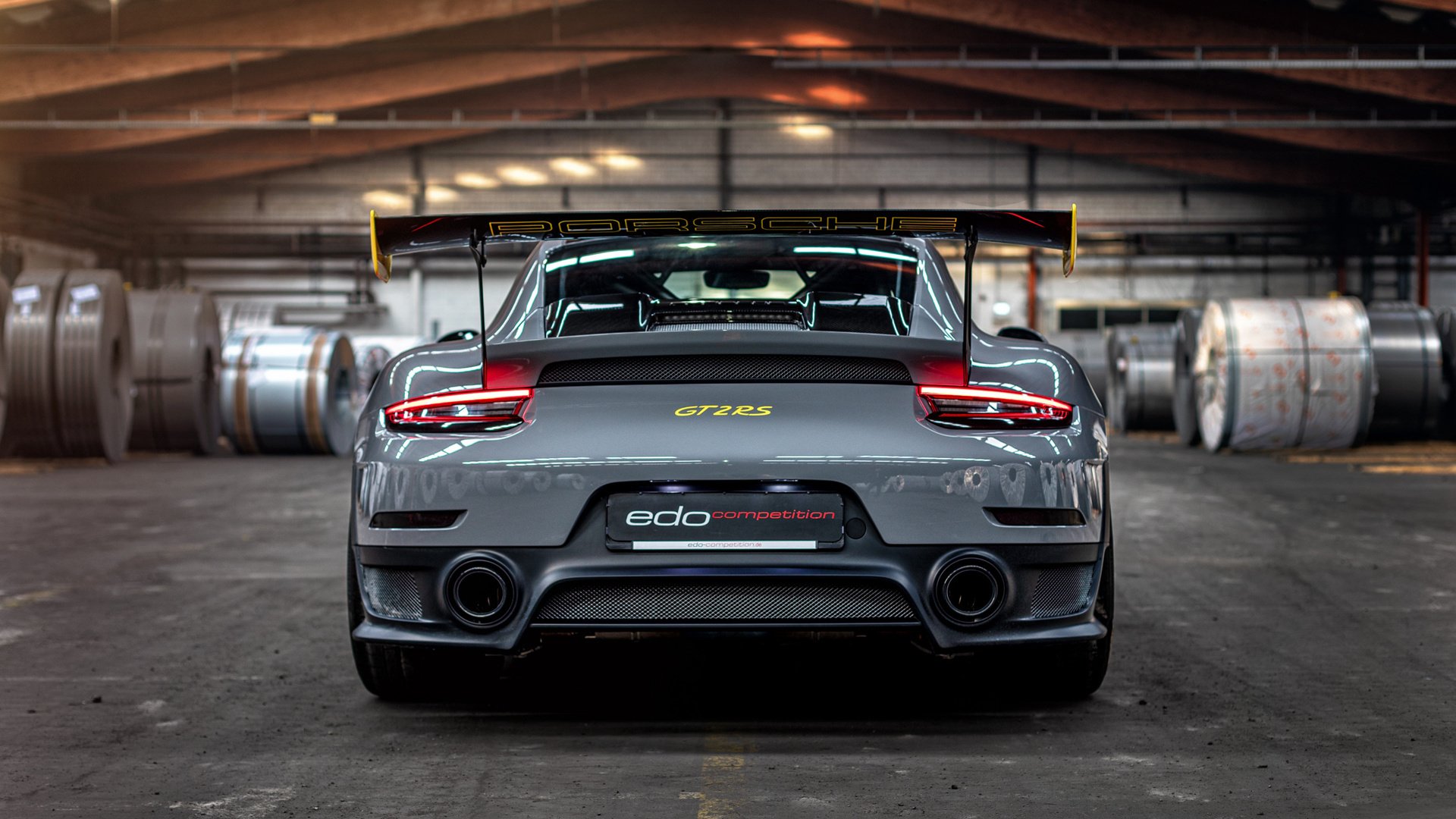 女足比赛选手赛场表现稳定,球迷欣喜观望,女足表现很亮眼