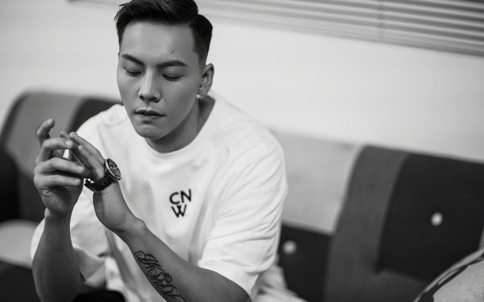 尼斯主场惜败，法甲卫冕梦或将破灭，尼斯主客场球衣