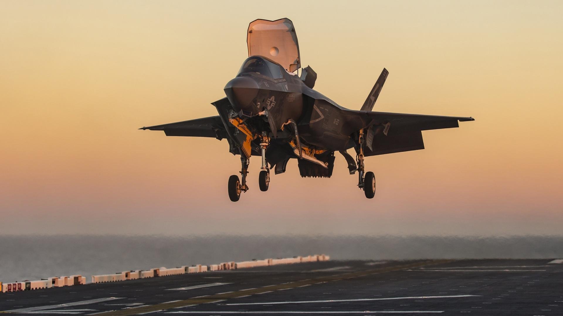 熊猫体育在线登录-五大联赛是否鼓励中卫持球前插制造中场压力释放，五大联赛最强中场